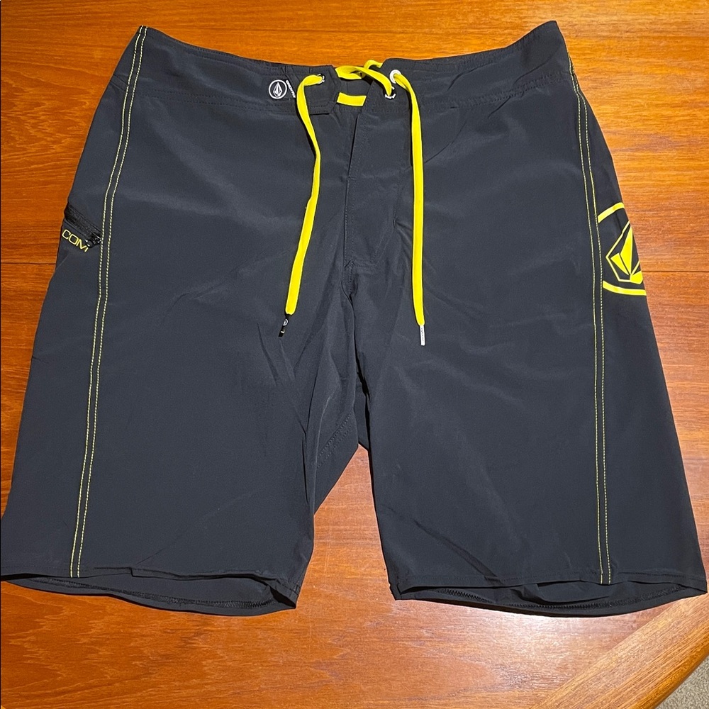 Volcom black cinch fly swim shorts 32